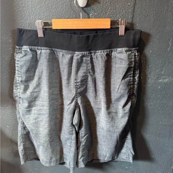 Men’s Prana Charcoal and Black Elastic Waist Shorts - Picture 1 of 4
